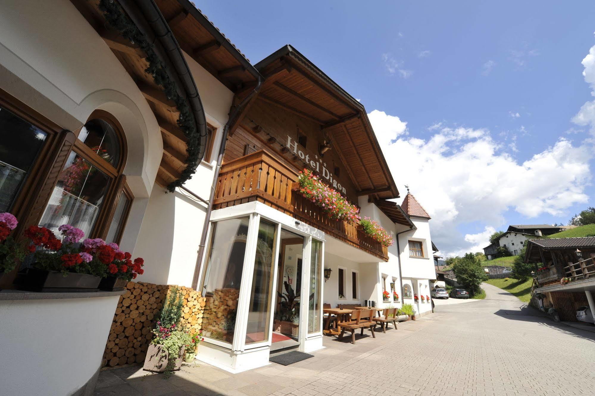 Hotel Digon Urtijëi Dış mekan fotoğraf